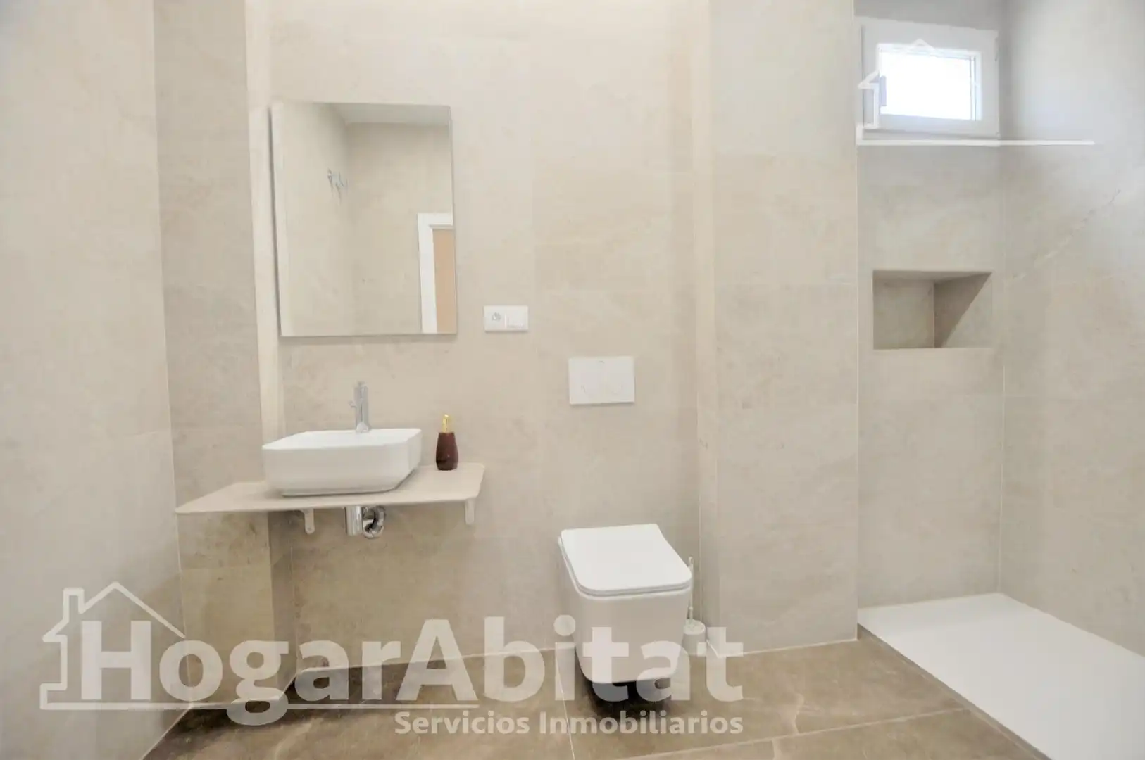 Baño de Piso en venta en Valencia con Aire acondicionado