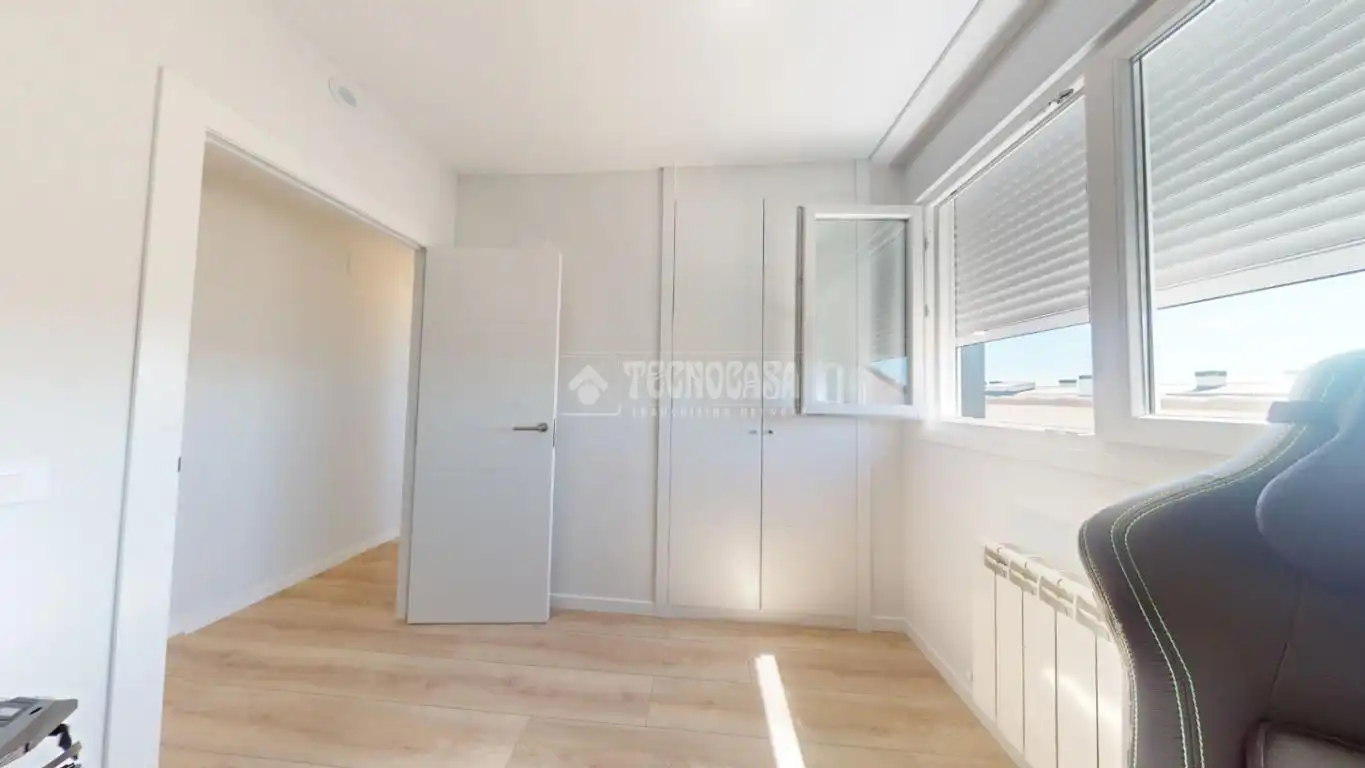 Schlafzimmer von Wohnung zum Verkauf in Villanueva de la Torre mit Parkett, Terrasse und Möbliert