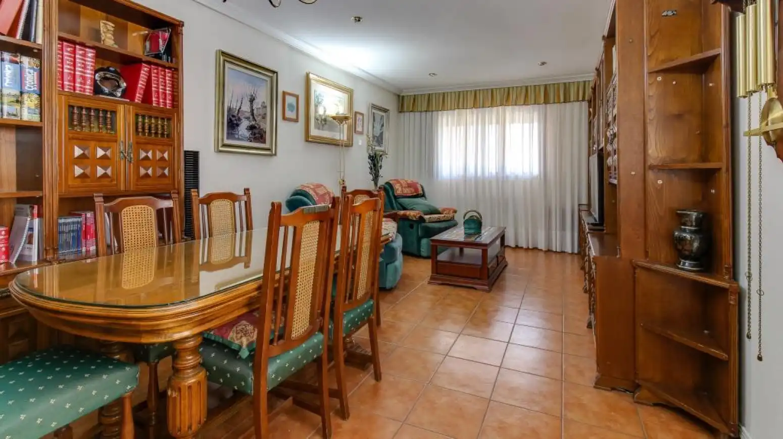 Wohnzimmer von Einfamilien-Reihenhaus zum Verkauf in Salamanca mit Heizung, Privatgarten und Parkett