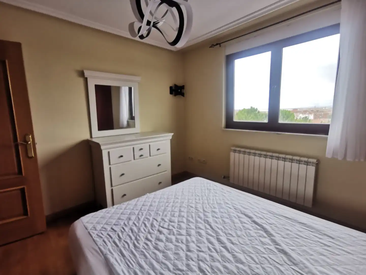 Casa aparellada amb terrassa en venda a Calle Rafael Lapesa, imagen 24