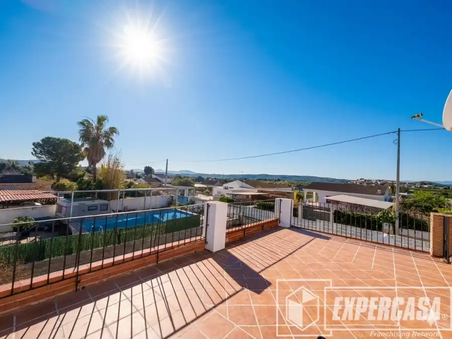 Vista exterior de Casa o chalet en venta en Llíria con Terraza