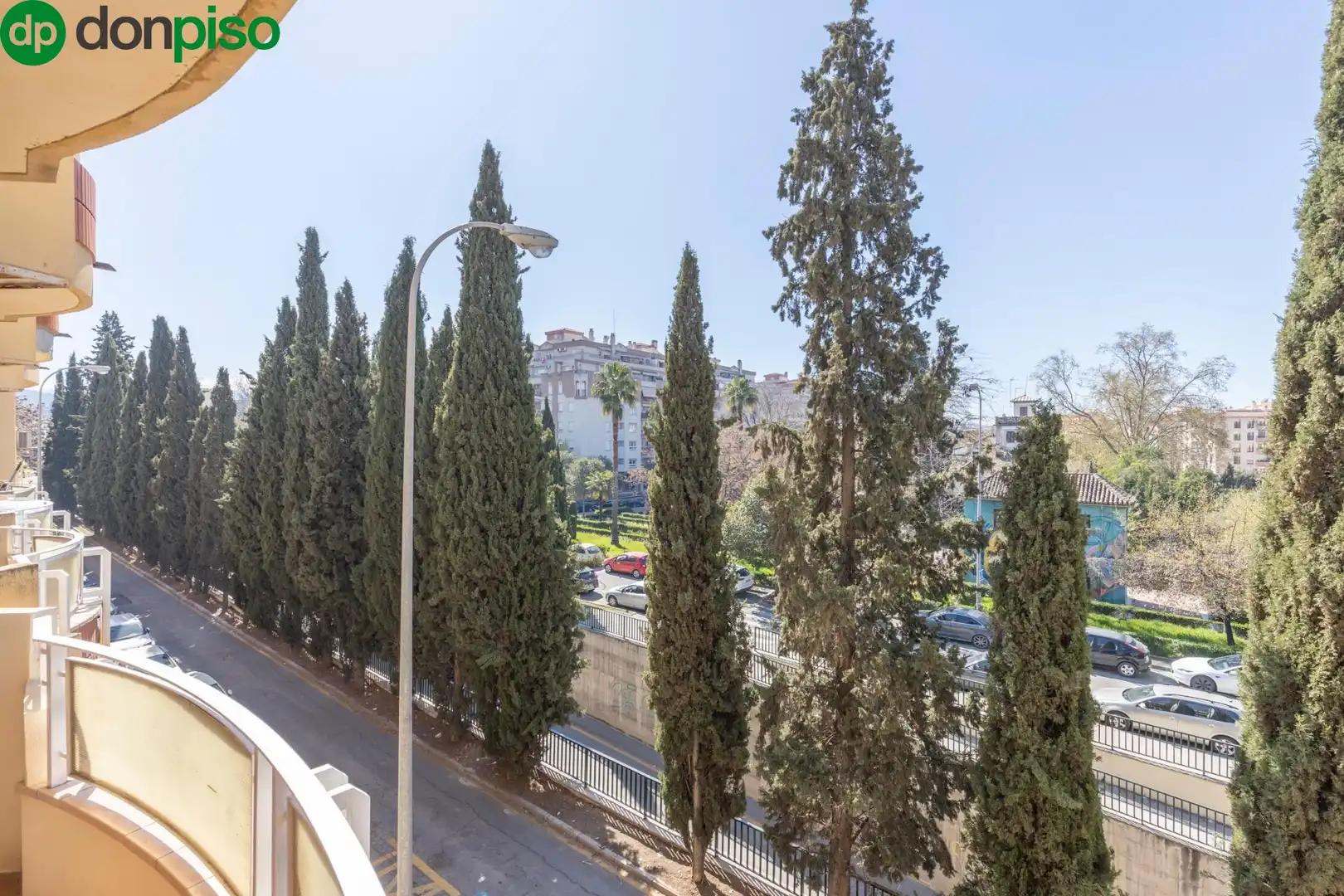 Außenansicht von Wohnung zum Verkauf in Granada mit Klimaanlage, Heizung und Terrasse