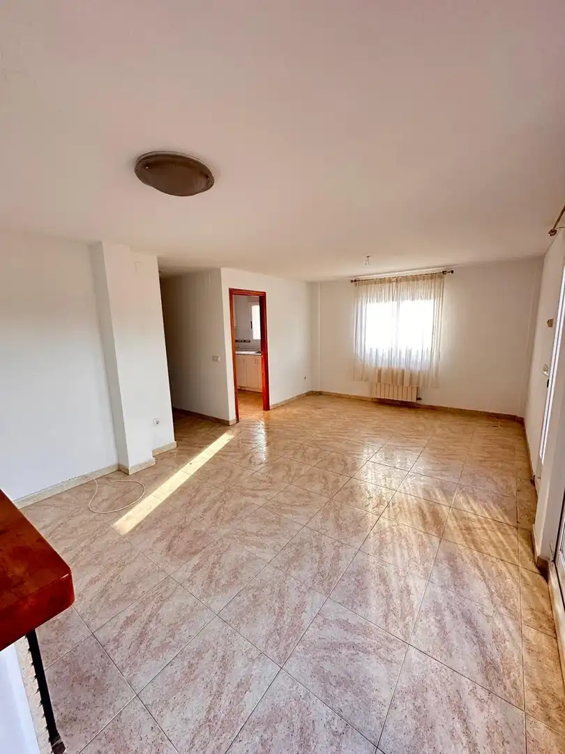 Sala d'estar de Casa adosada en venda en La Nucia amb Jardí privat, Terrassa i Traster