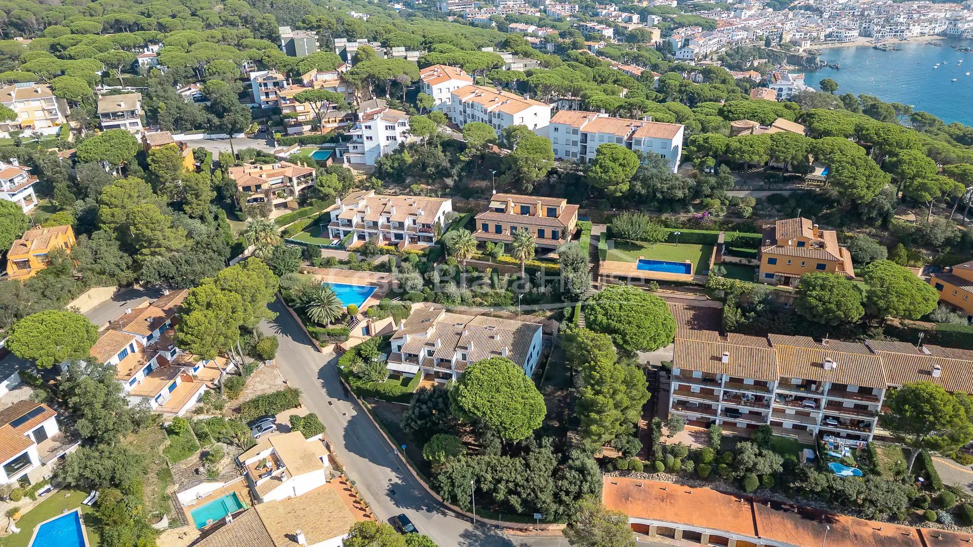 Außenansicht von Einfamilien-Reihenhaus zum Verkauf in Palafrugell mit Klimaanlage, Heizung und Privatgarten