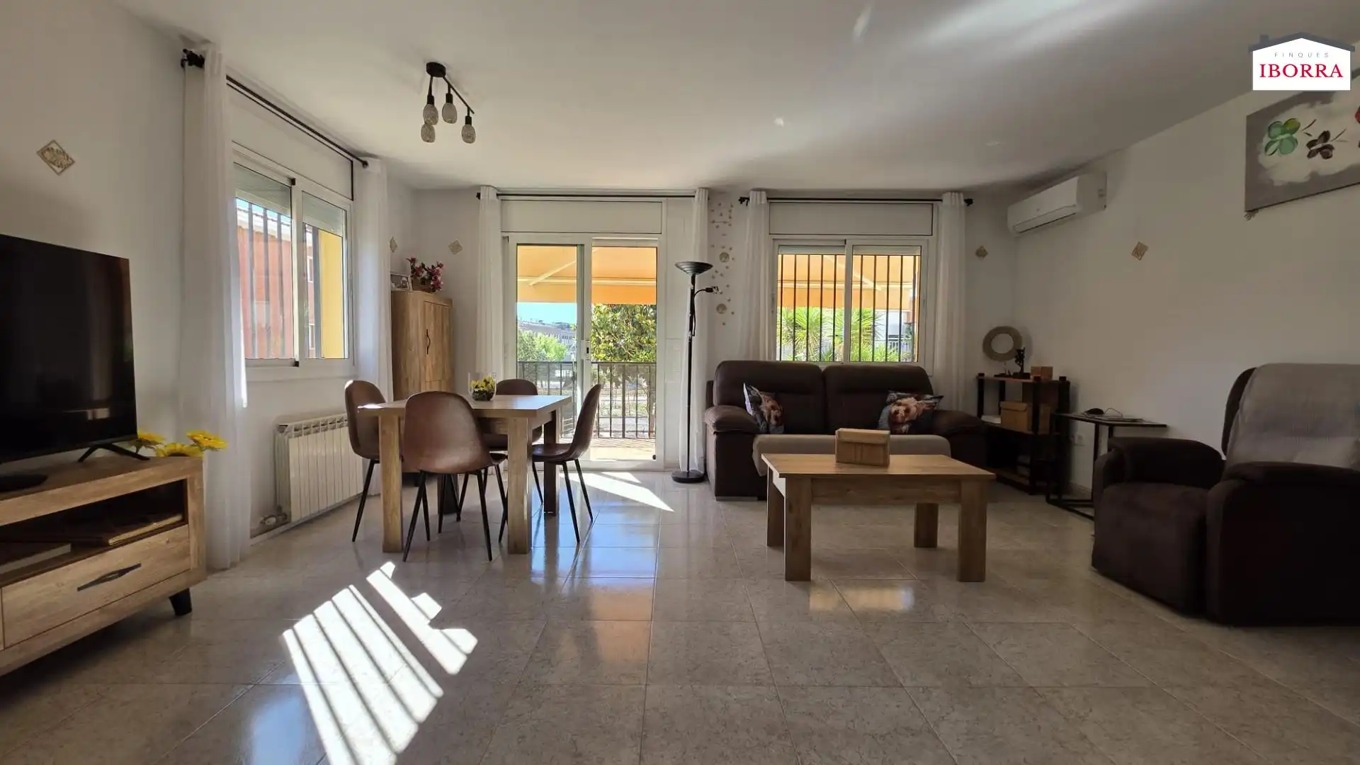Sala de estar de Casa adosada en venta en Tordera con Calefacción, Jardín privado y Terraza