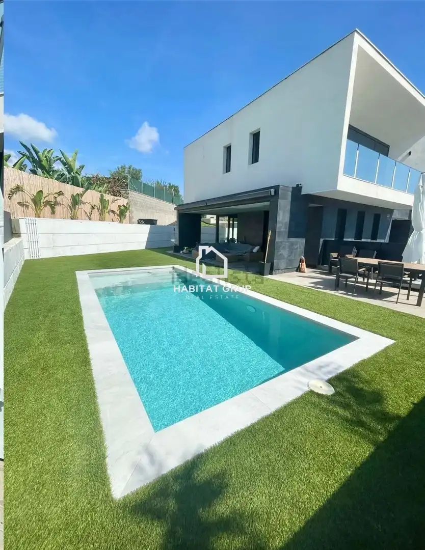 Casa con piscina en venta en Roda de Barà