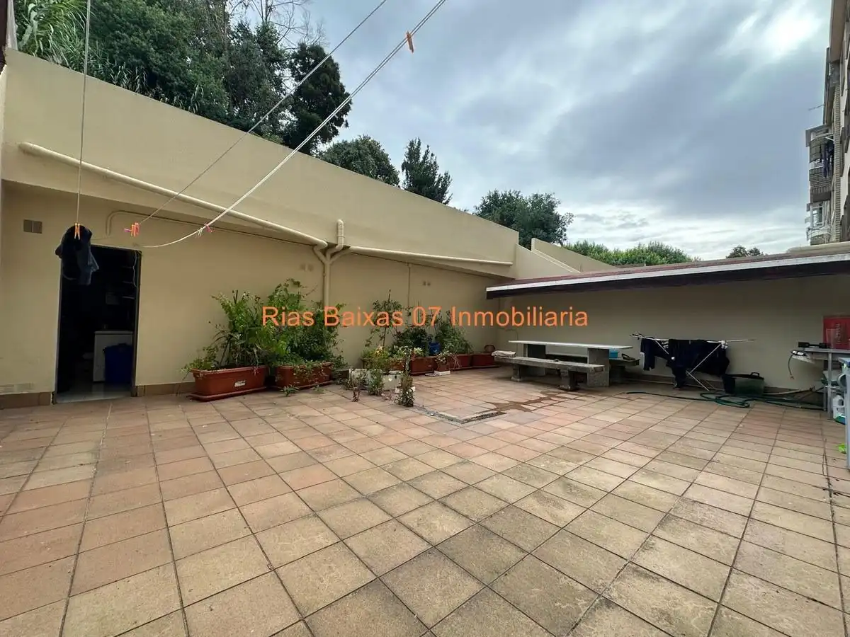 Vista exterior de Piso en venta en Vigo  con Calefacción, Parquet y Terraza