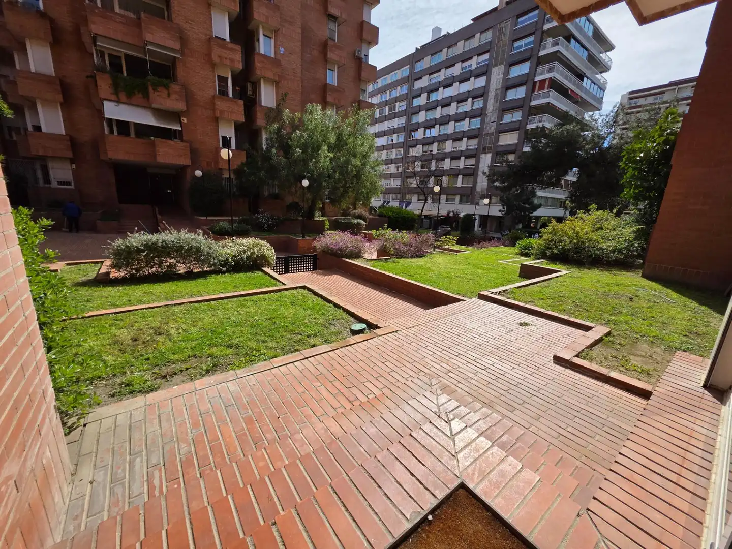 Terrasse von Erdgeschoss zum Verkauf in Barcelona mit Parkett