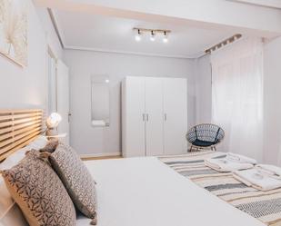 Dormitori de Apartament de lloguer en Castro-Urdiales amb Aire condicionat i Traster