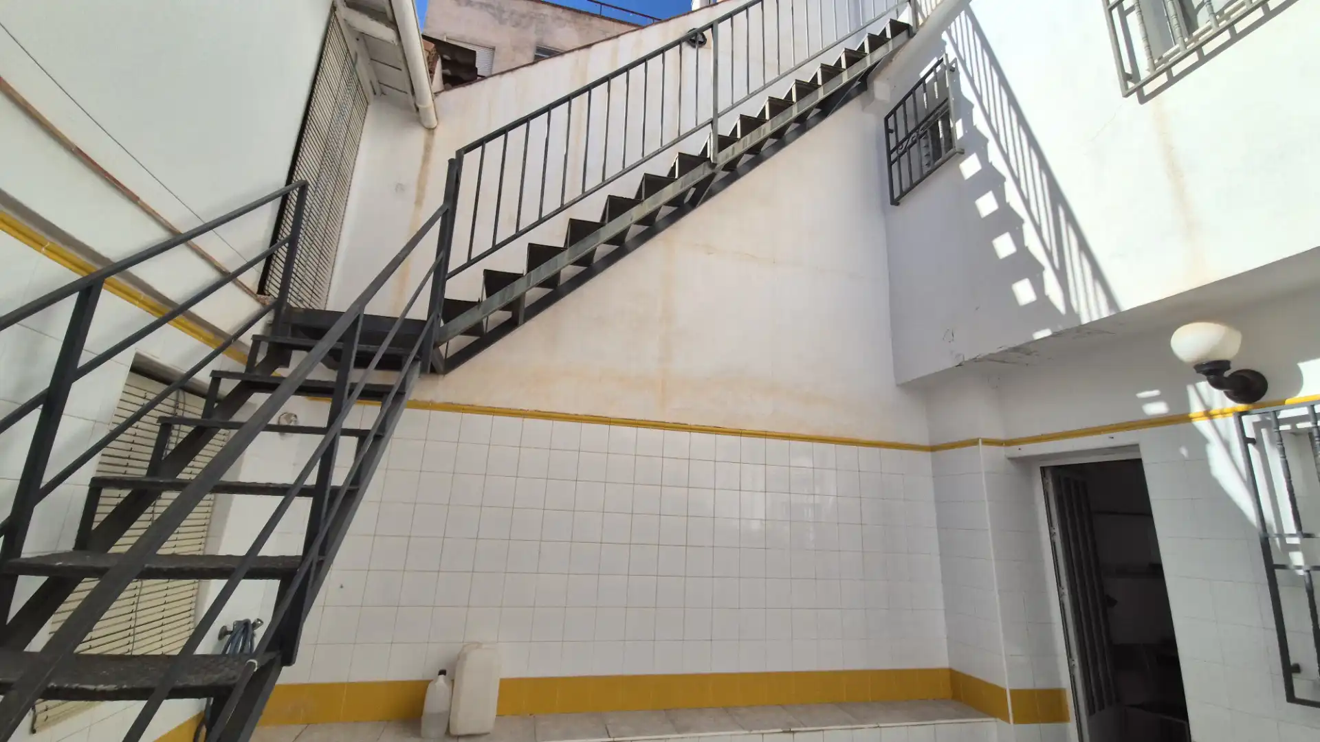 Vista exterior de Casa adosada en venda en Alcantarilla amb Terrassa, Moblat i Balcó