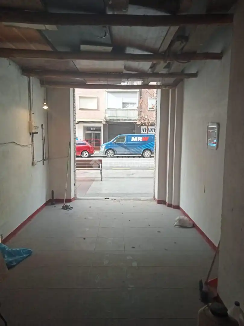 Vista exterior de Local en venta en Granada