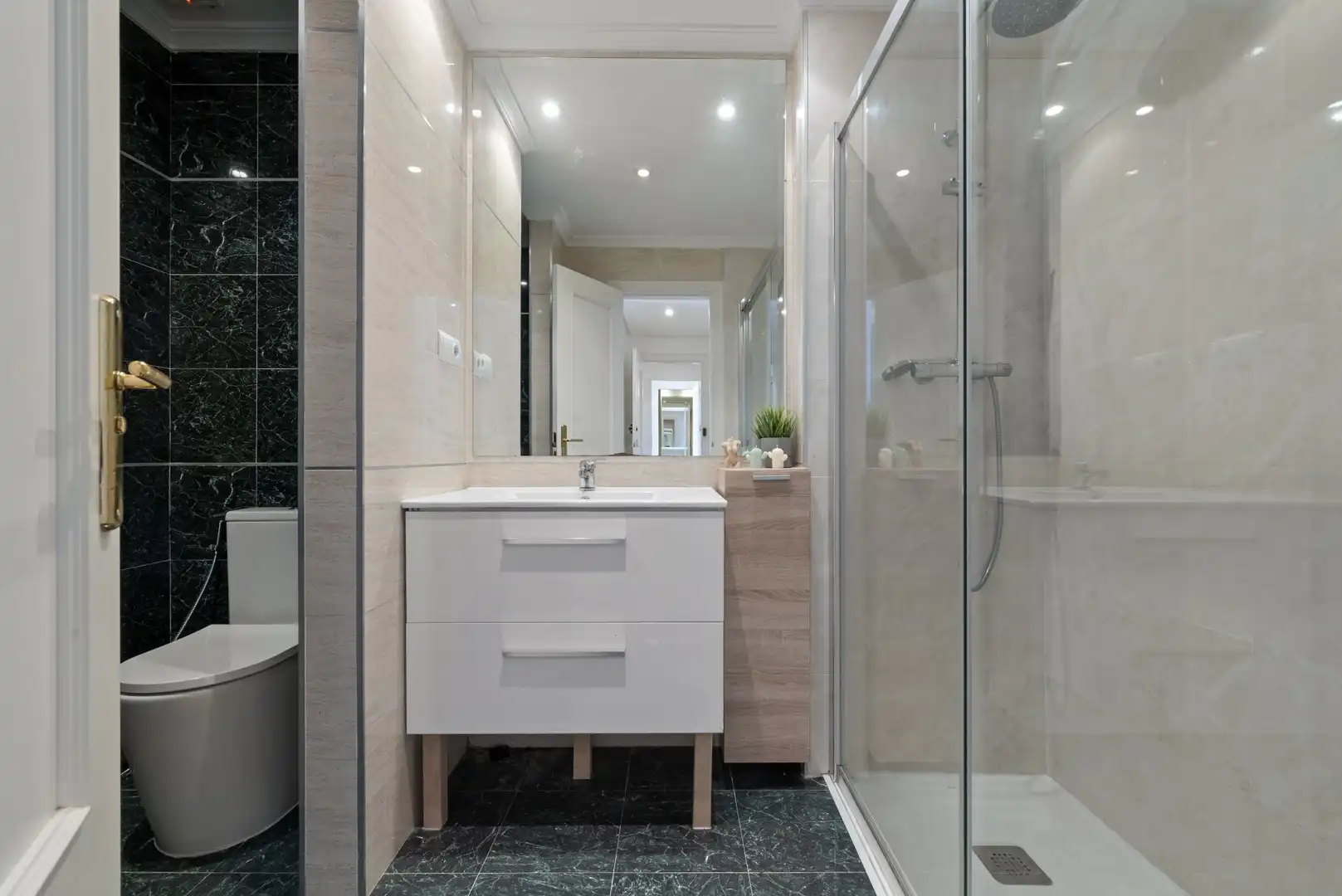 Badezimmer von Einfamilien-Reihenhaus zum Verkauf in Benalmádena mit Klimaanlage, Terrasse und Schwimmbad