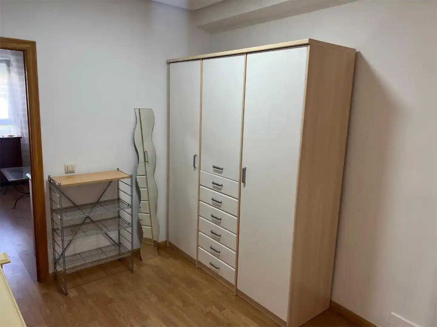 Schlafzimmer von Dachboden zur Miete in Talavera de la Reina mit Klimaanlage, Privatgarten und Parkett