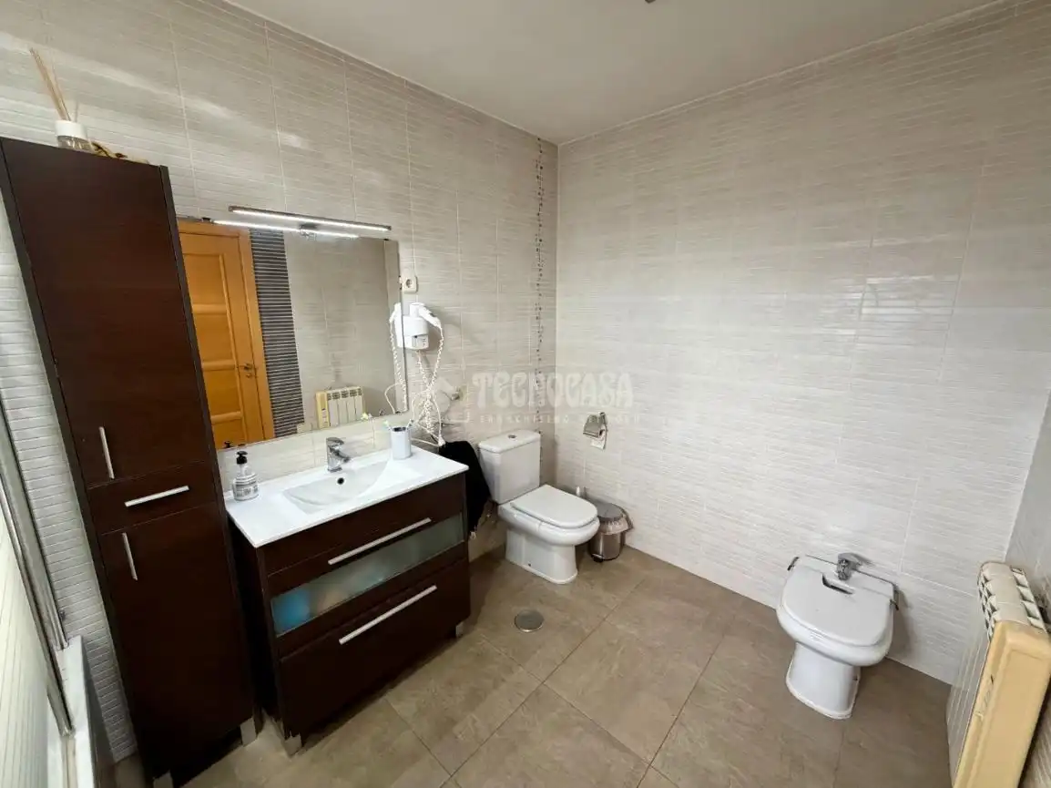 Baño de Casa o chalet en venta en Serracines con Calefacción y Jardín privado