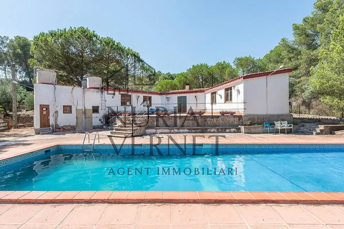 Vista exterior de Finca rústica en venda en Les Borges del Camp amb Piscina comunitària