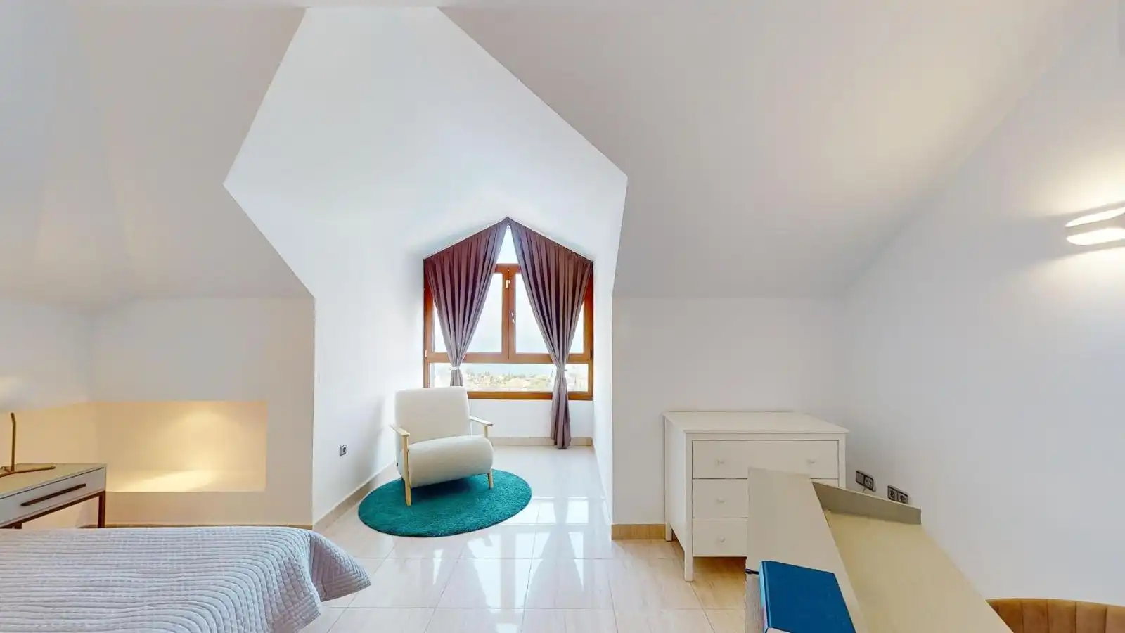 Schlafzimmer von Dachboden zum Verkauf in Fuengirola mit Klimaanlage, Terrasse und Gemeinschaftspool