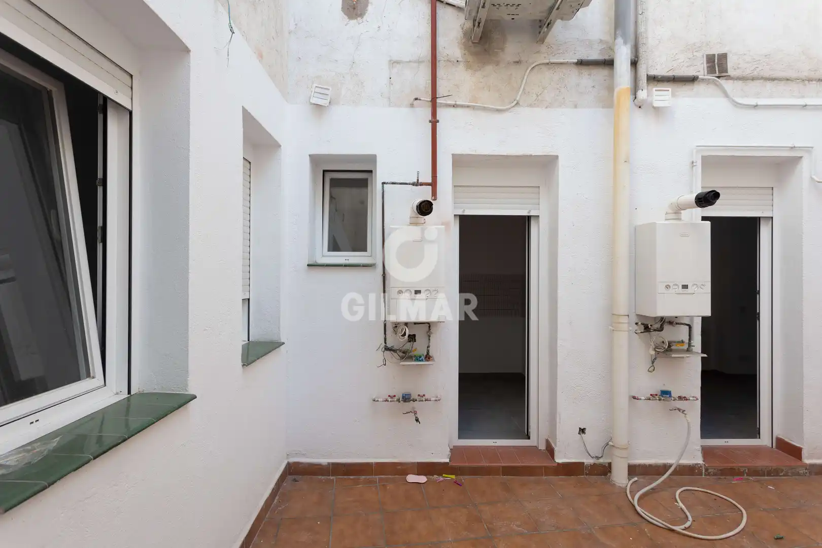 Exterior view of Ground floor for sale in Madrid  with Heating and Balcony
