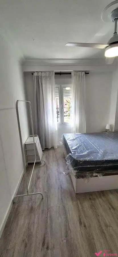 Habitación de Piso de alquiler en Valencia con Terraza y Amueblado