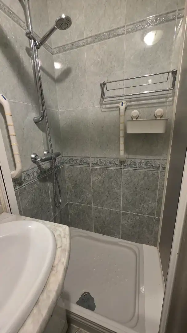 Bathroom of Flat for sale in Madrid  with Parquet flooring and Terrace