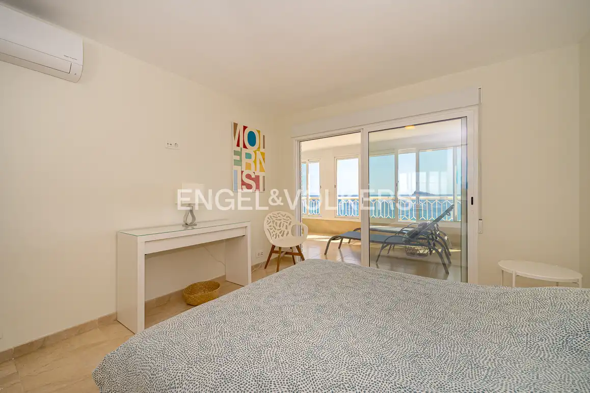Bedroom of Flat for sale in Benidorm  with Air Conditioner, Terrace and Community pool