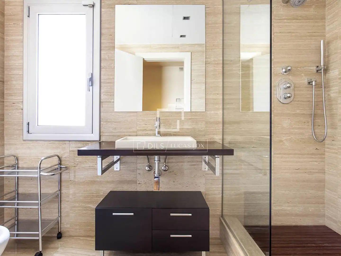 Baño de Casa o chalet de alquiler en Barcelona con Aire acondicionado, Calefacción y Jardín privado