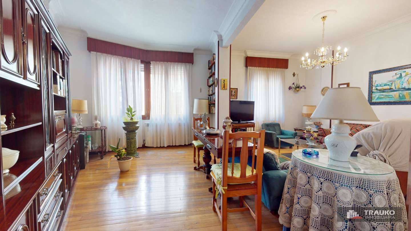 Sala d'estar de Pis en venda en Bilbao  amb Calefacció