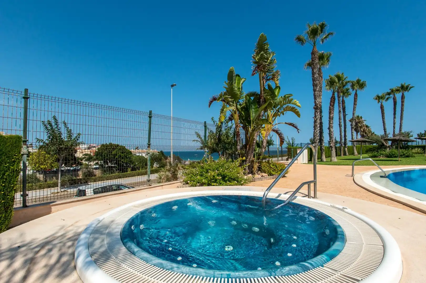 Piscina de Pis en venda en Pilar de la Horadada amb Aire condicionat, Calefacció i Jardí privat
