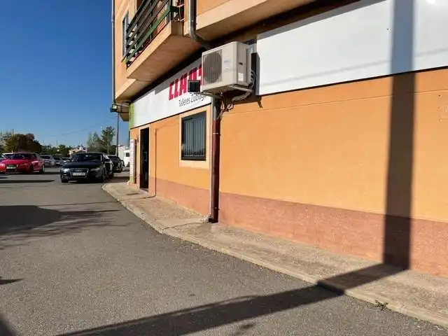 Außenansicht von Fabrikhallen zum Verkauf in La Lastrilla 