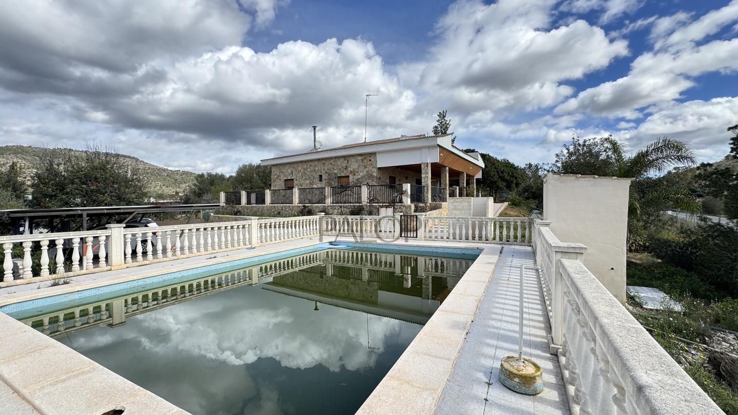 Piscina de Finca rústica en venda en Alfarp amb Aire condicionat, Jardí privat i Terrassa