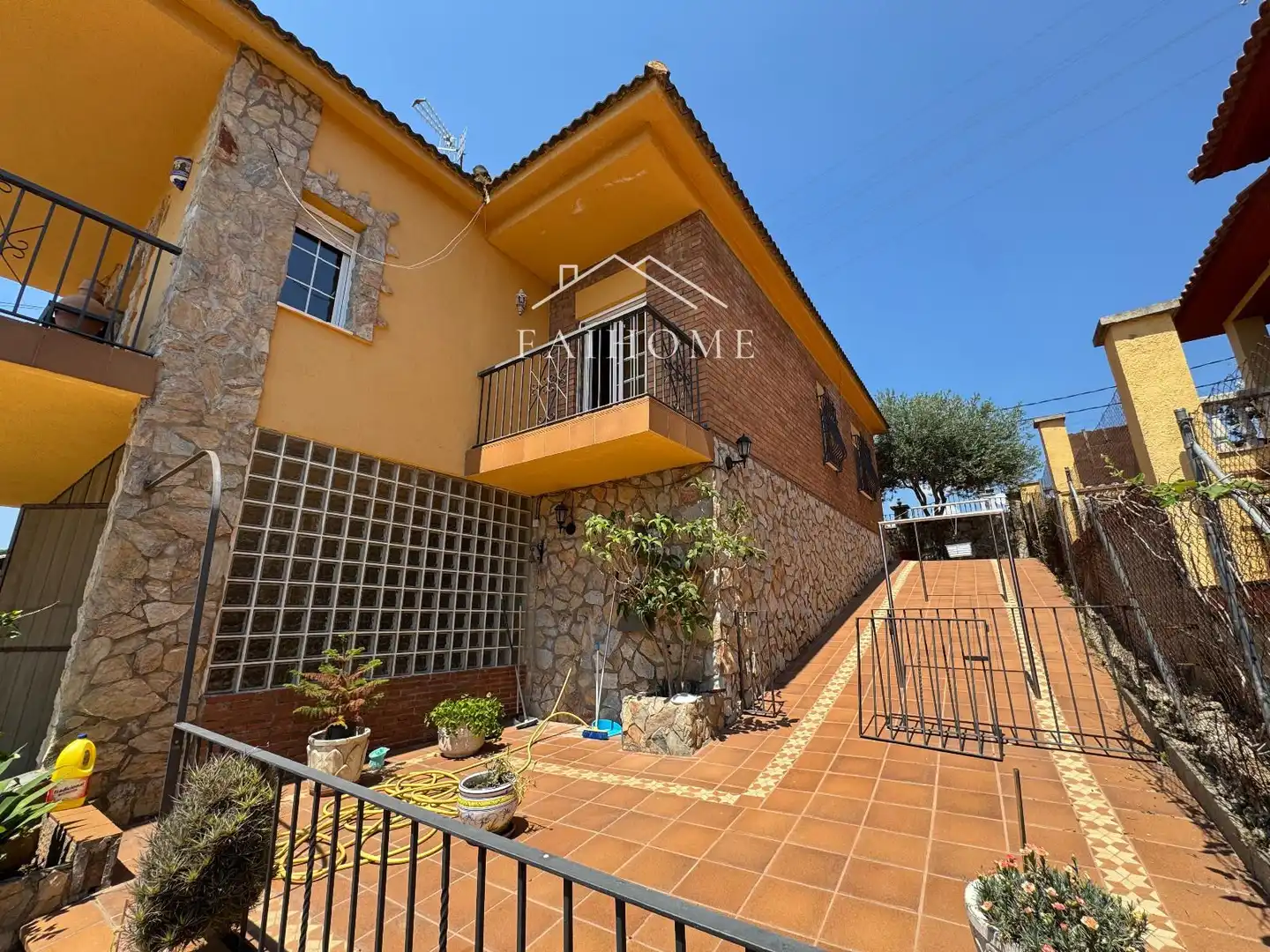 Vista exterior de Casa o xalet en venda en Tordera amb Aire condicionat, Calefacció i Traster