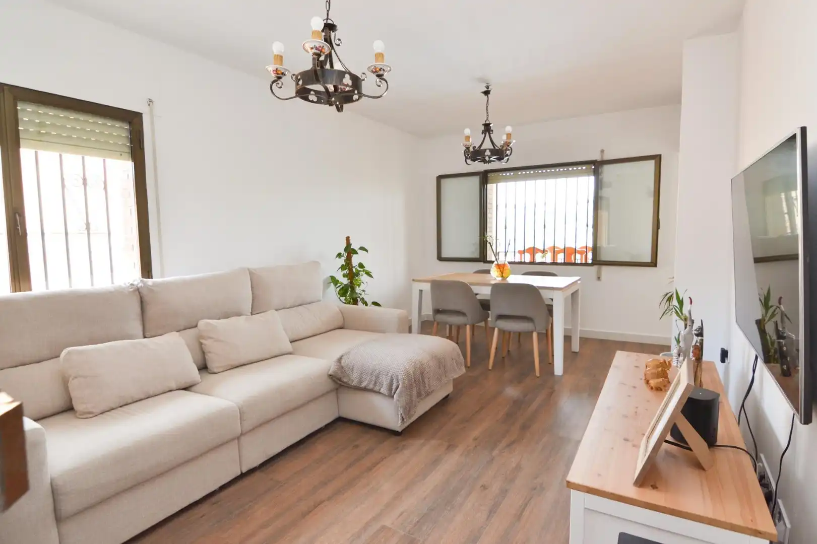 Living room of Houses for sale in Casarrubios del Monte  with Air Conditioner, Heating and Private garden