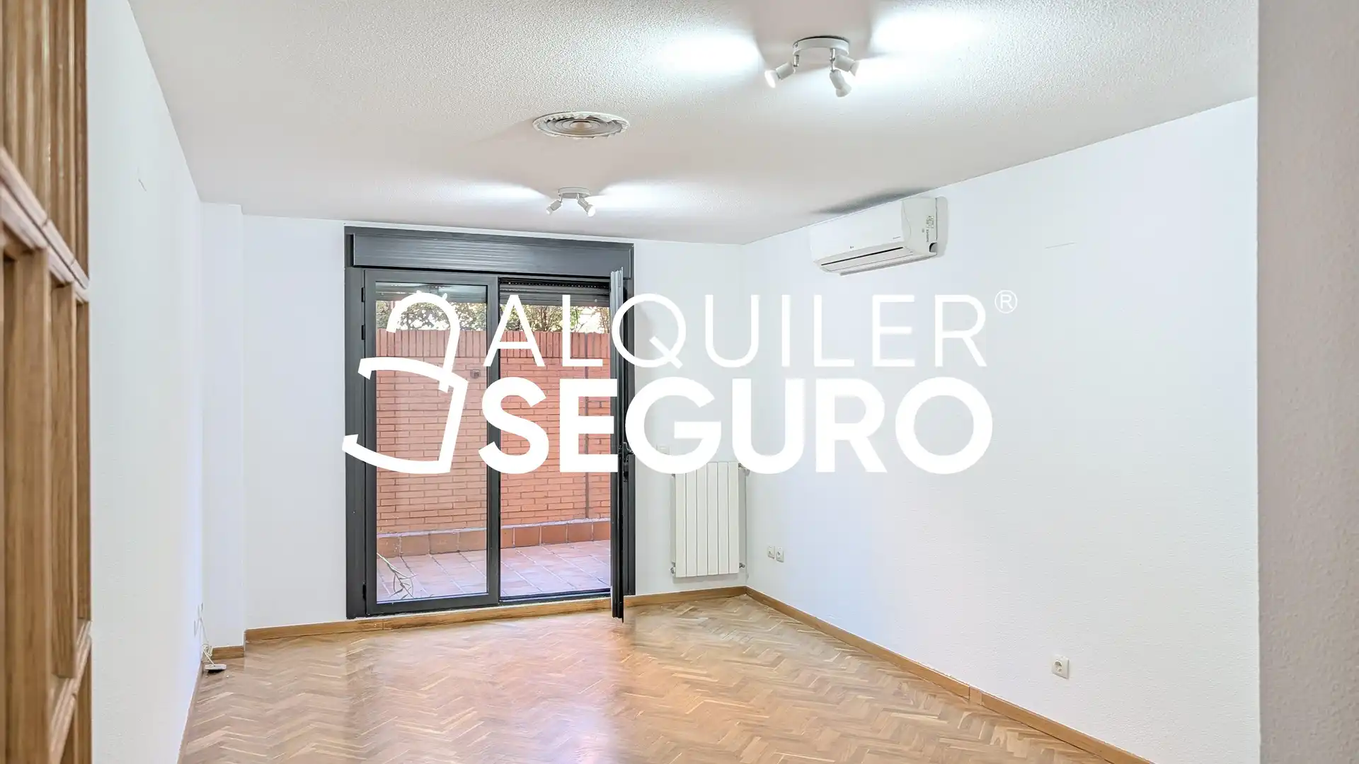 Bedroom of Flat for rent in Madrid  with Air Conditioner, Heating and Terrace