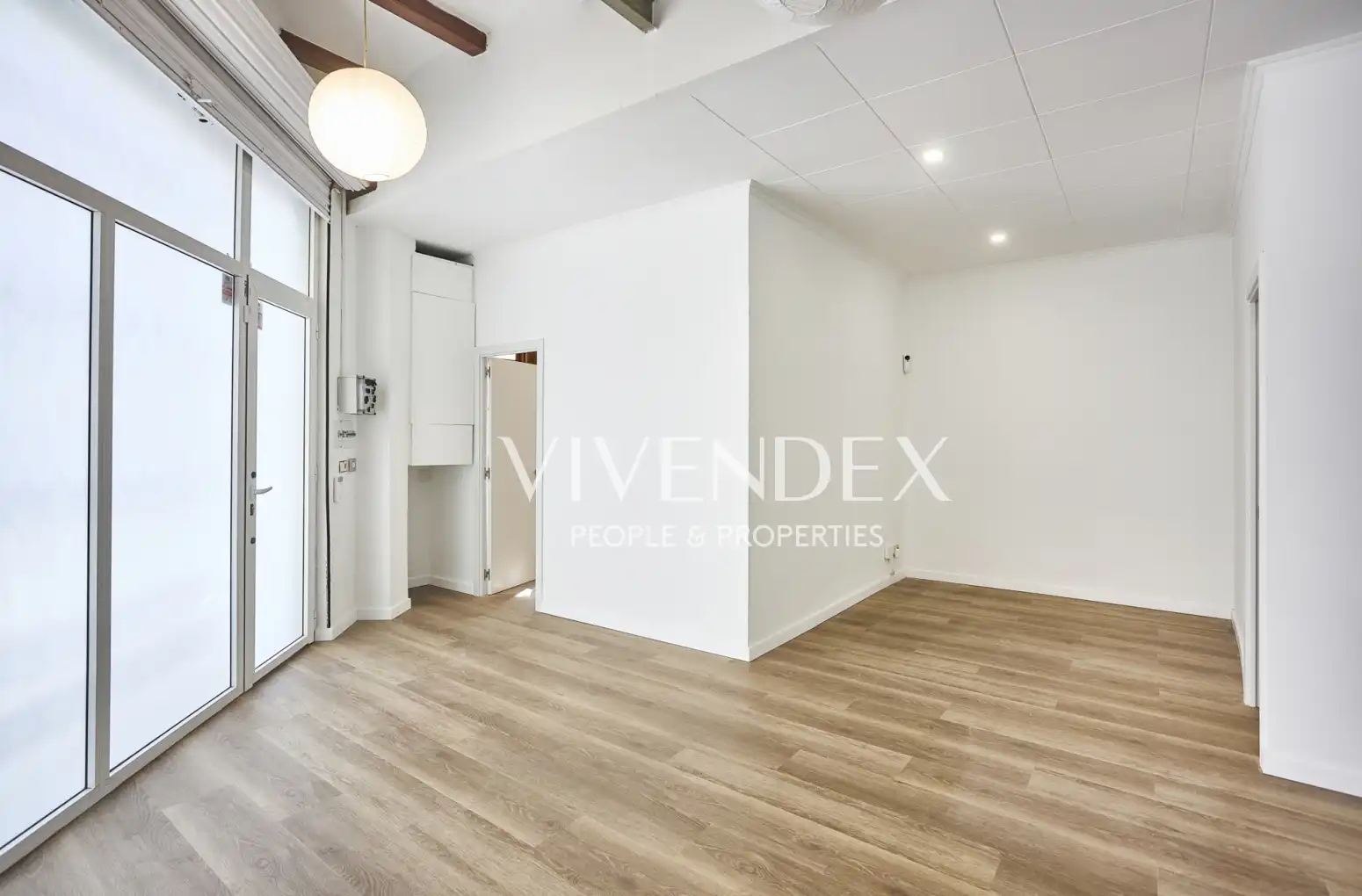 Exterior view of Flat for sale in L'Hospitalet de Llobregat  with Parquet flooring