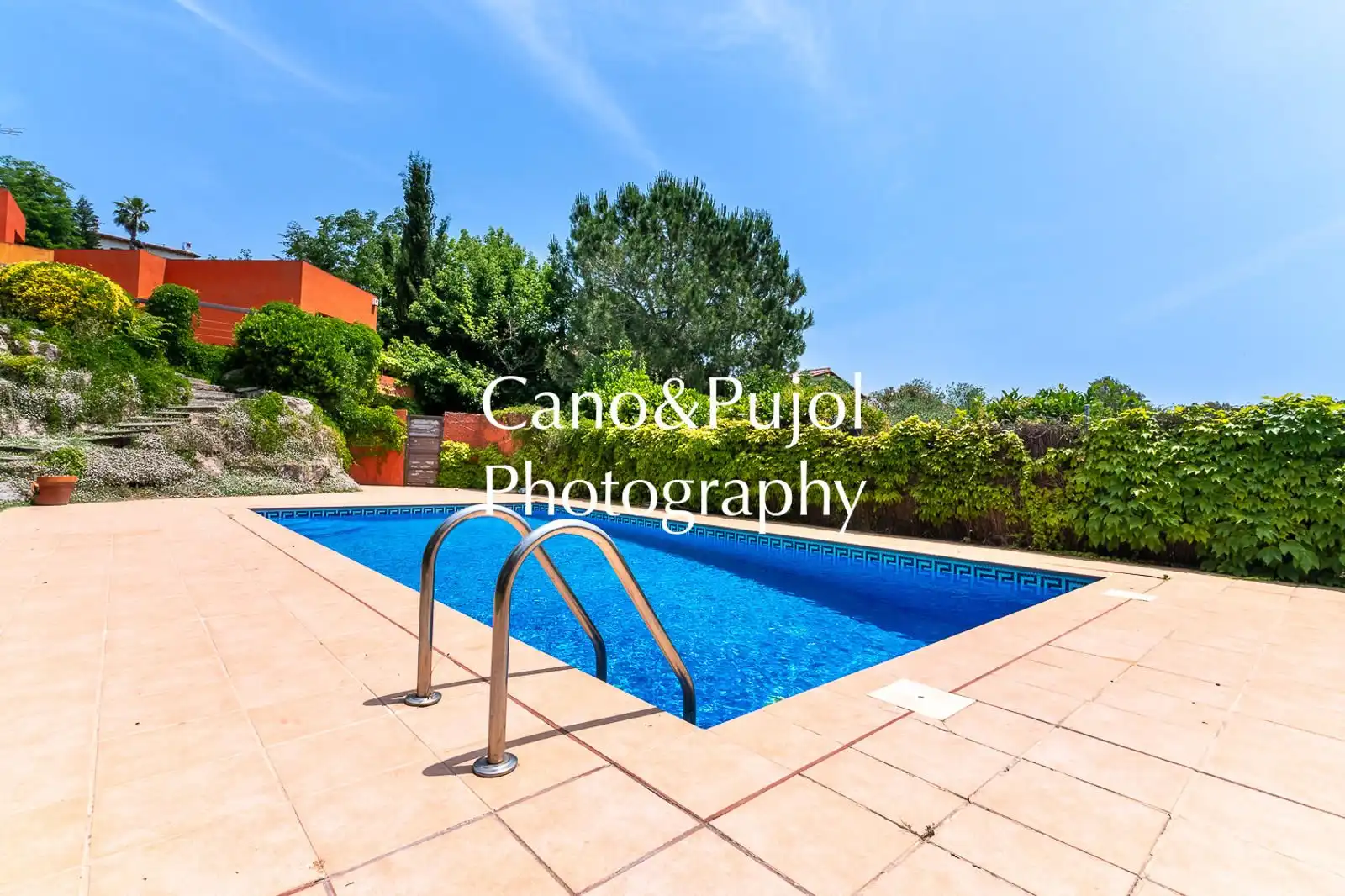 Piscina de Casa o xalet en venda en Cerdanyola del Vallès amb Aire condicionat, Calefacció i Terrassa