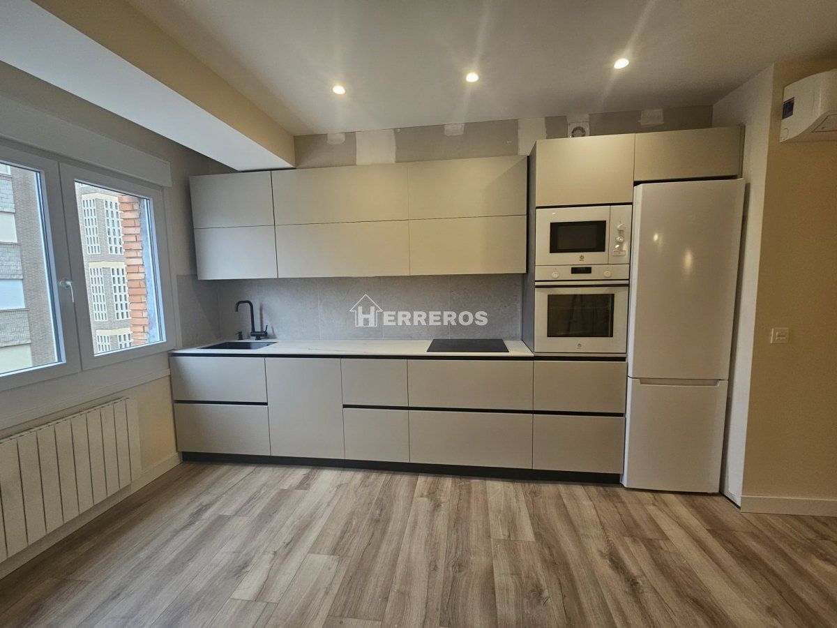 Cocina de Piso en venta en  Logroño con Aire acondicionado, Calefacción y Parquet