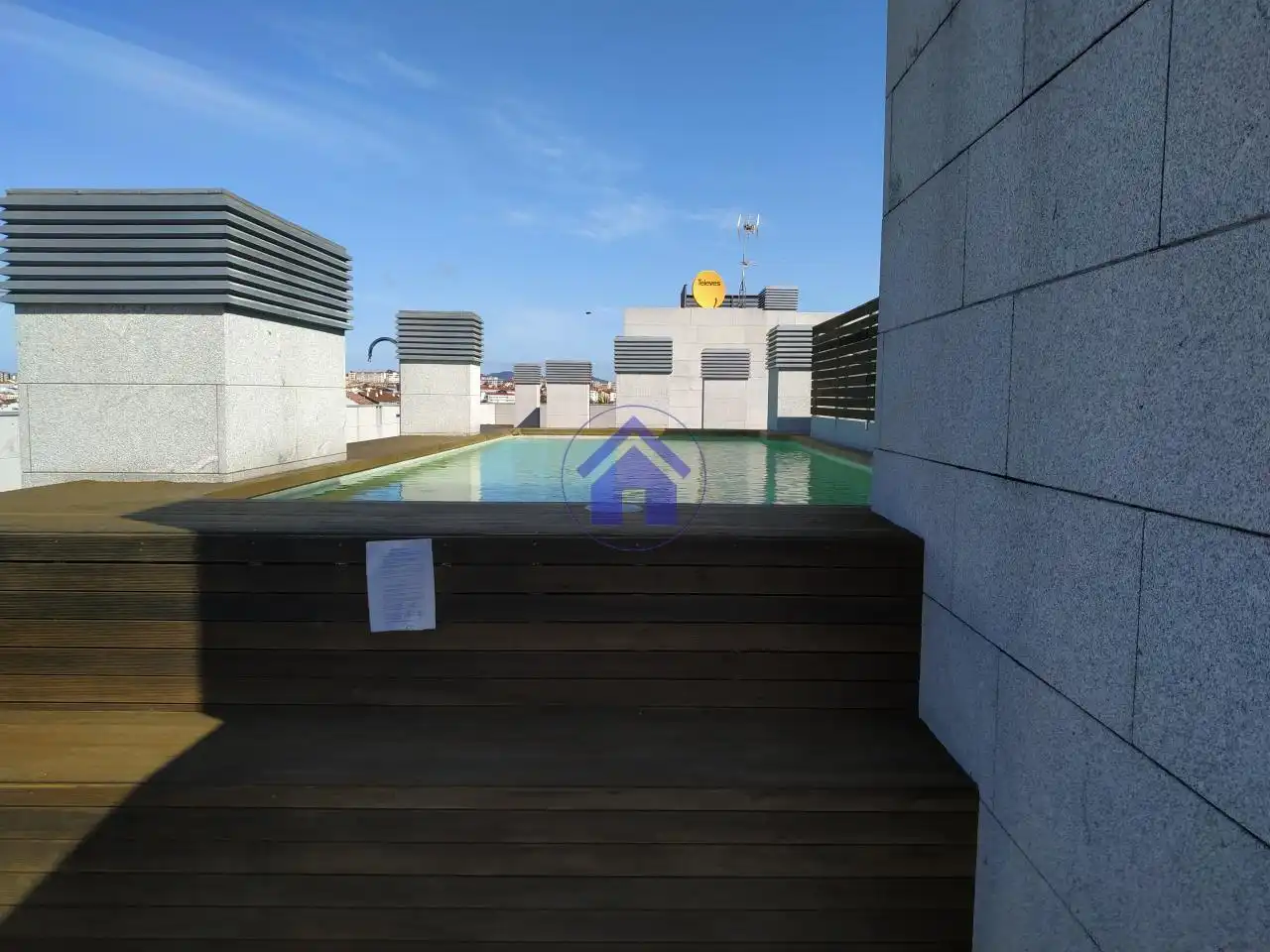 Piscina de Apartament de lloguer en Vigo  amb Calefacció, Parquet i Traster