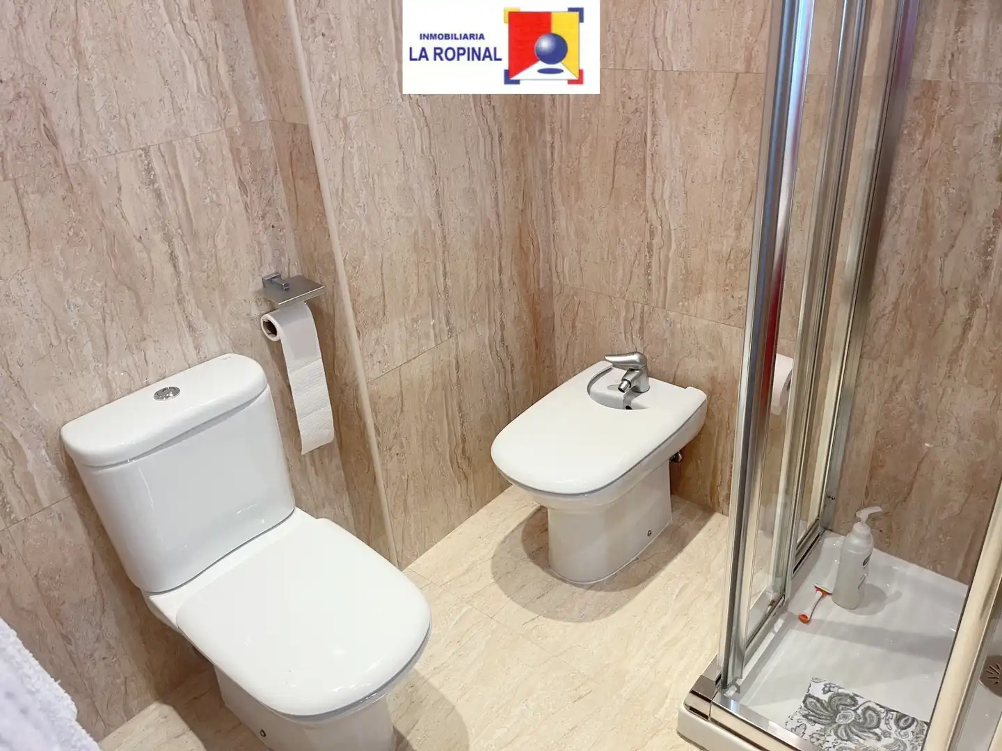 Bathroom of Flat for sale in Salamanca  with Heating, Parquet flooring and Furnished