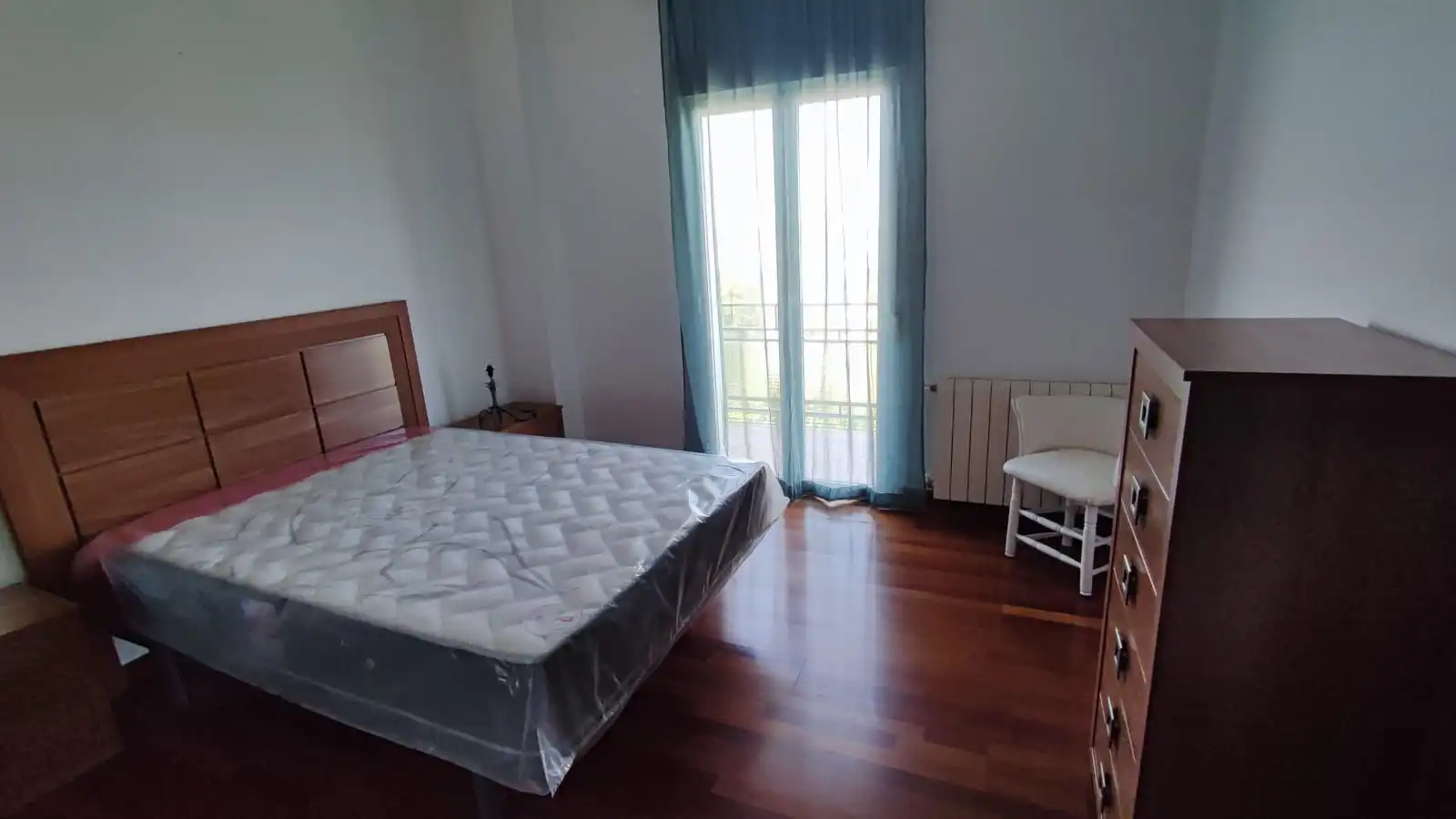 Bedroom of Flat for rent in Badajoz  with Air Conditioner, Heating and Parquet flooring
