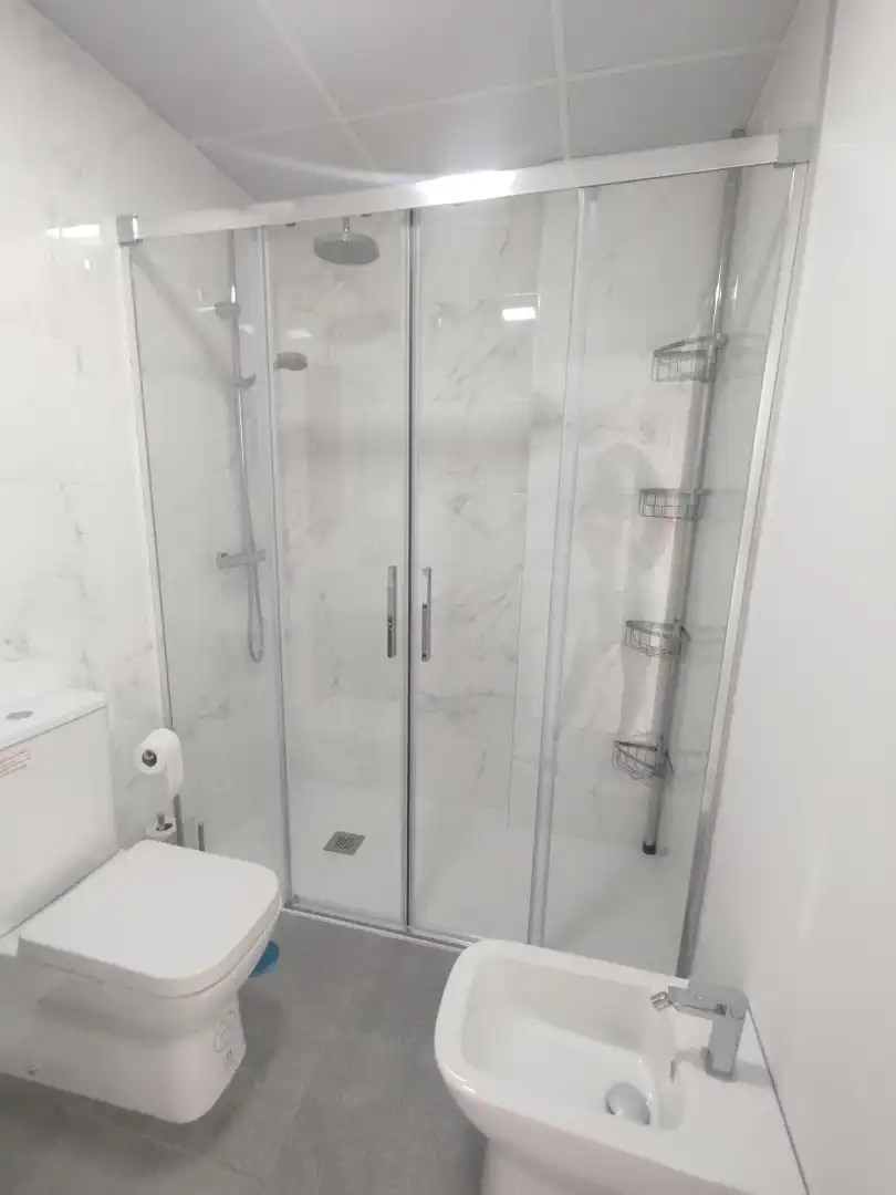Bathroom of Attic for rent in Granada  with Air Conditioner, Heating and Storage room