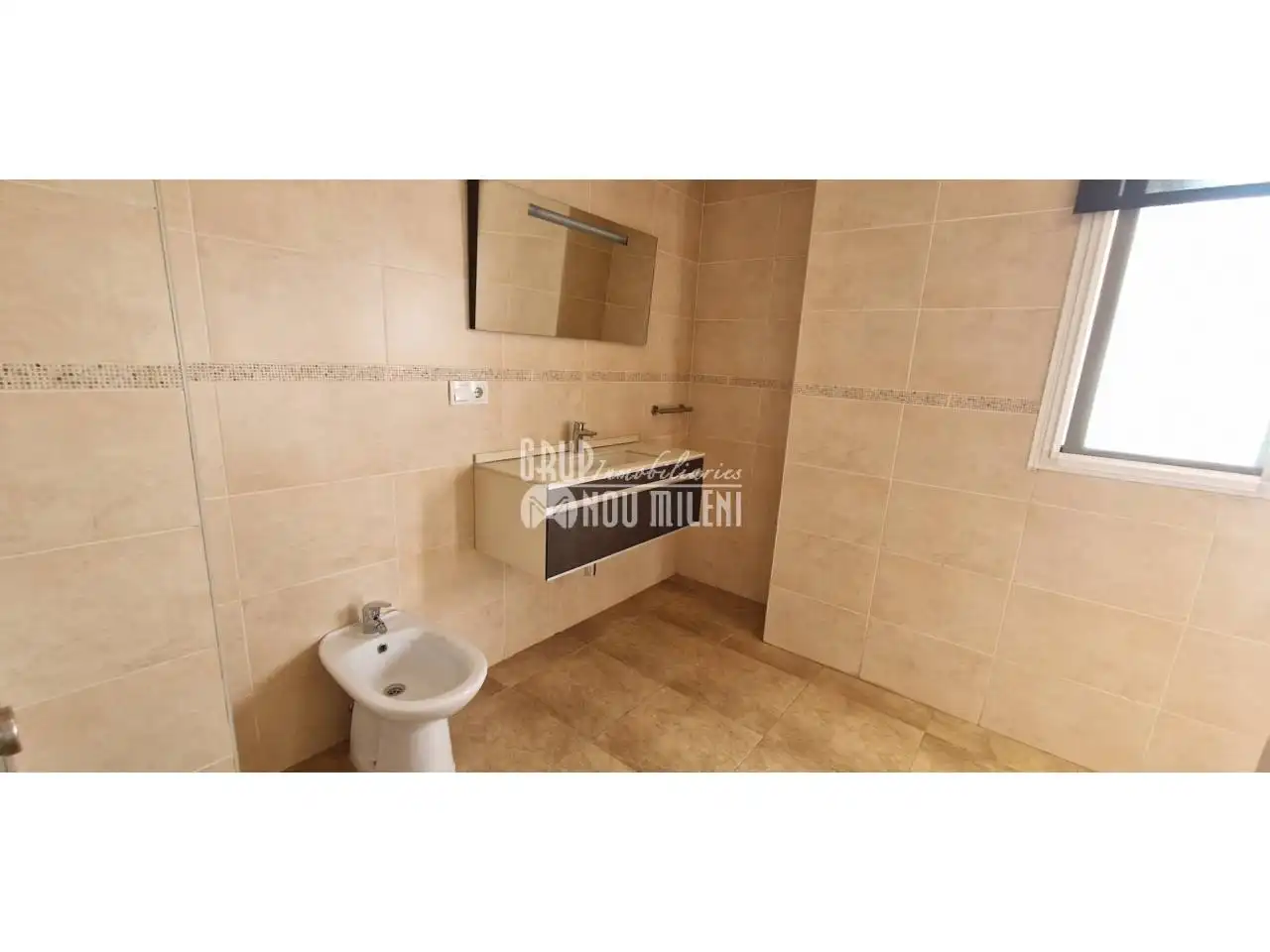 Bany de Àtic de lloguer en Catarroja amb Aire condicionat, Terrassa i Moblat