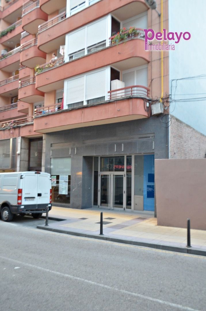 Local de lloguer a Calle Joaquín Cayón, 4, El Parque - Zapatón