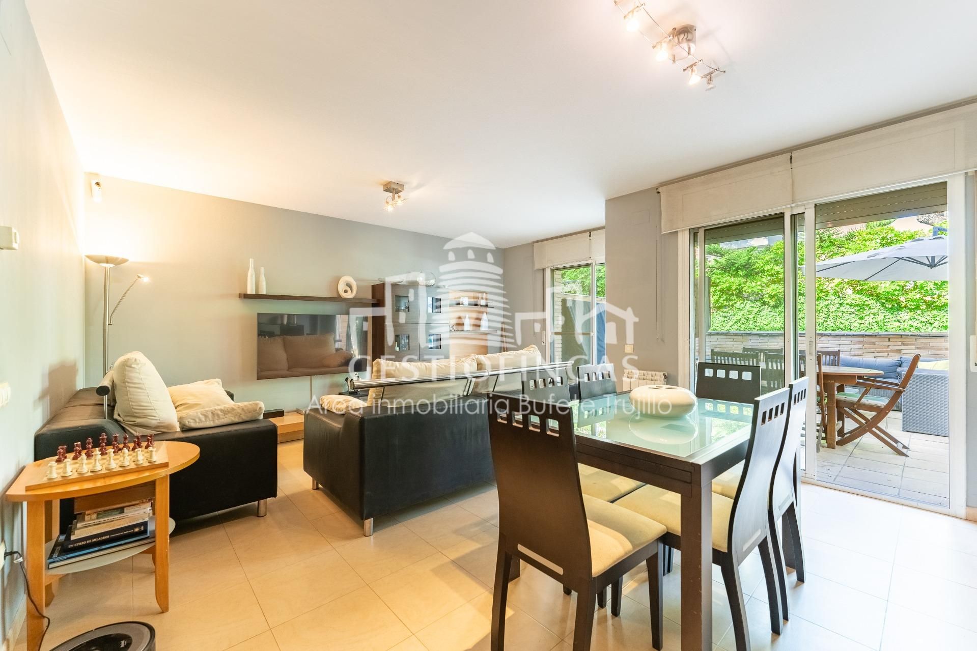 Single-family semi-detached to rent in Calle Brussel·les, Odèn