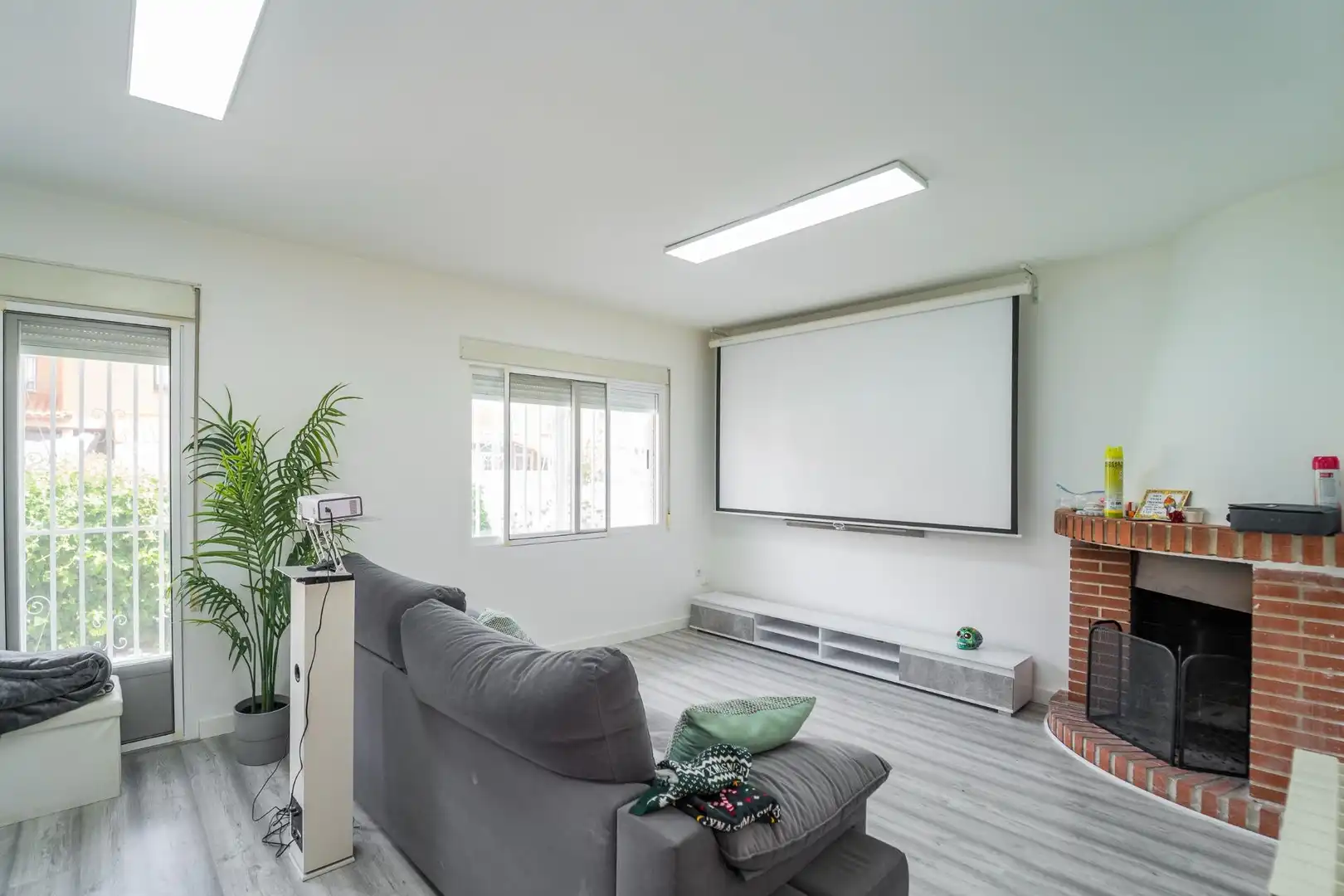 Living room of Detached homes for sale in Cedillo del Condado  with Private garden, Terrace and Balcony