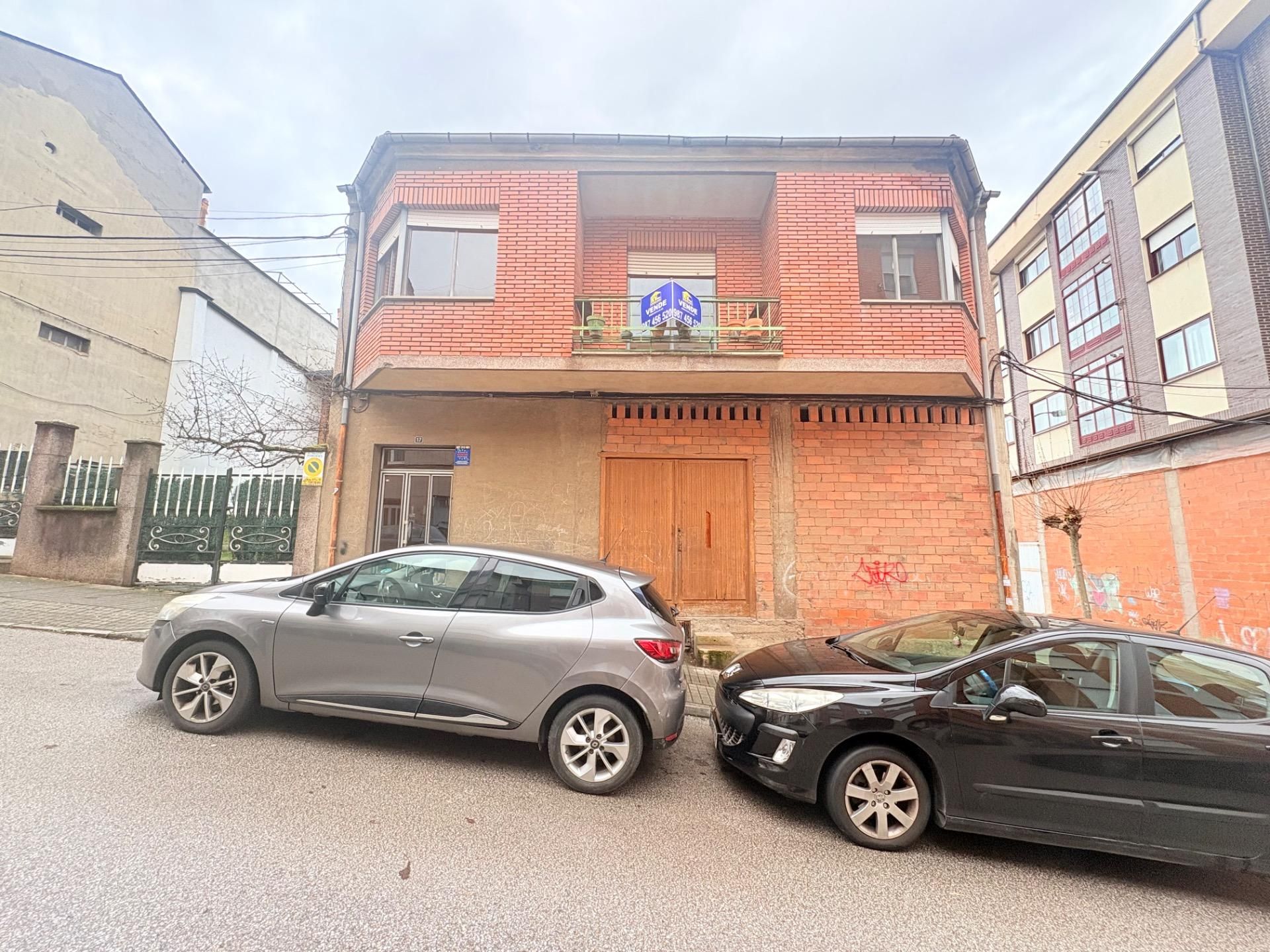 Vista exterior de Casa o chalet en venta en Ponferrada con Trastero, Balcón y Alarma