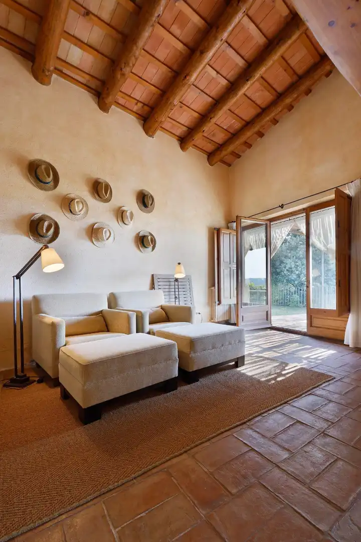 Sala d'estar de Finca rústica en venda en La Bisbal d'Empordà amb Aire condicionat, Calefacció i Terrassa
