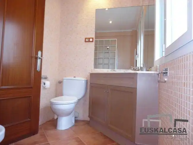 Bathroom of Flat for rent in Basurtu - Zorrotza