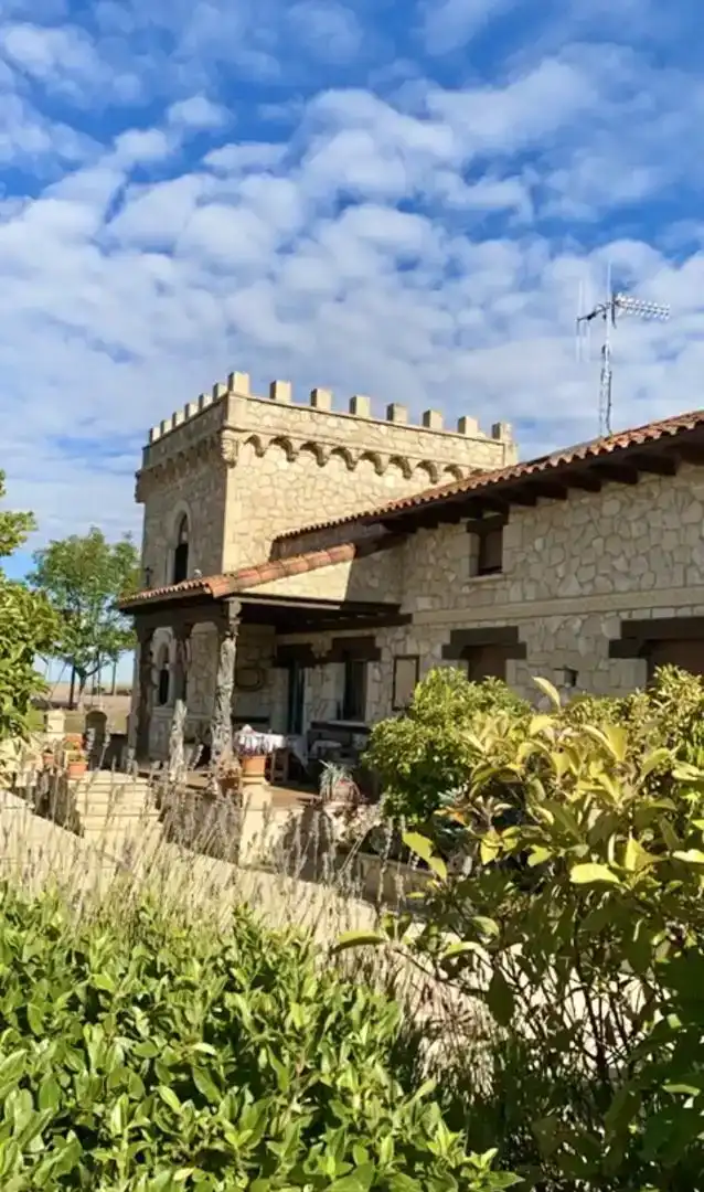 Vista exterior de Pis en venda en Hacinas amb Aire condicionat, Jardí privat i Moblat