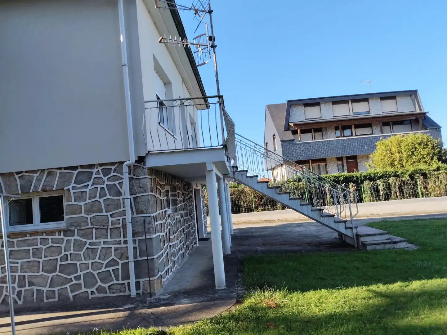 Vista exterior de Casa o chalet en venta en Torrelavega  con Calefacción, Jardín privado y Terraza