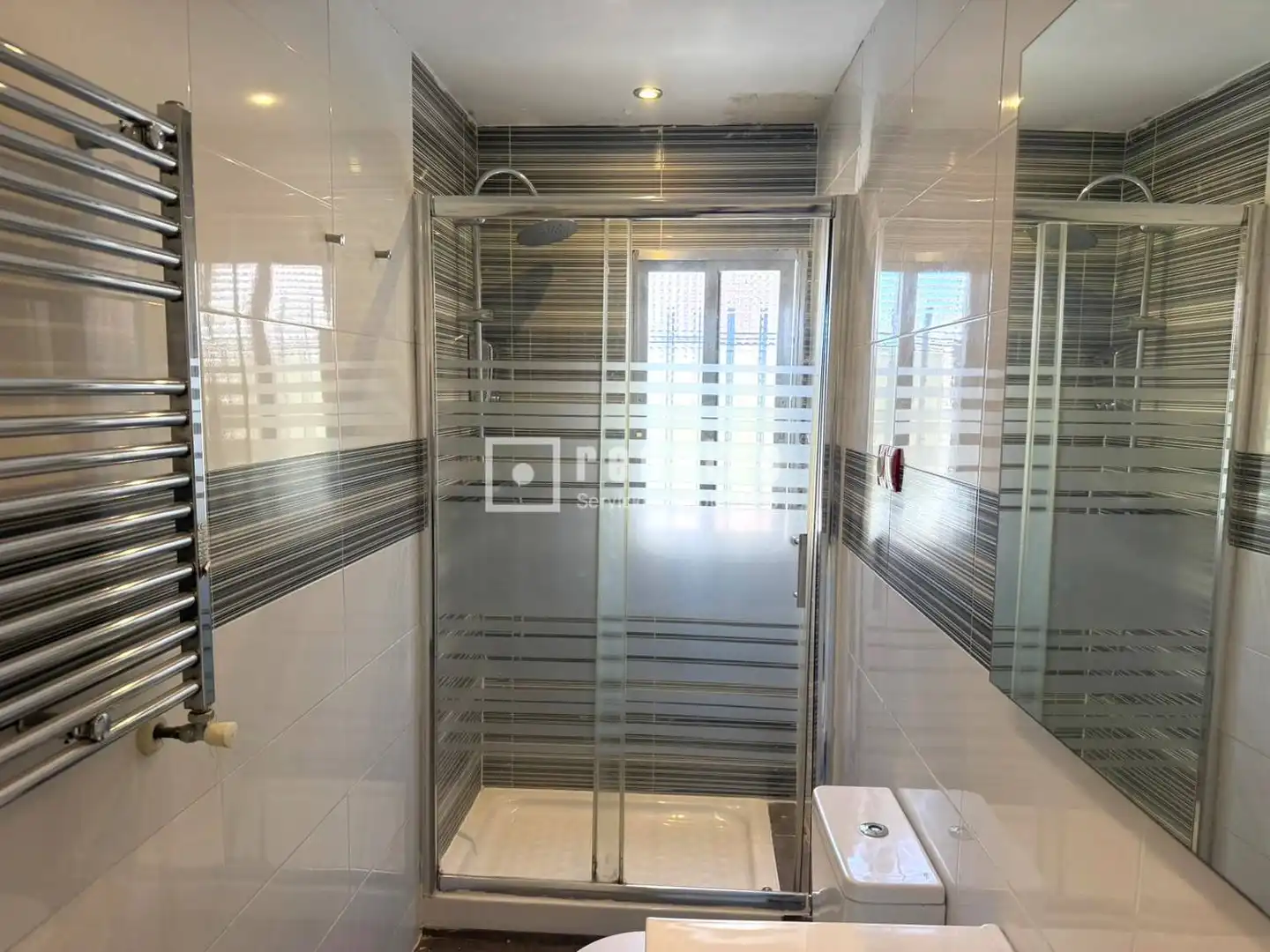 Bathroom of Flat for sale in Madrid  with Air Conditioner