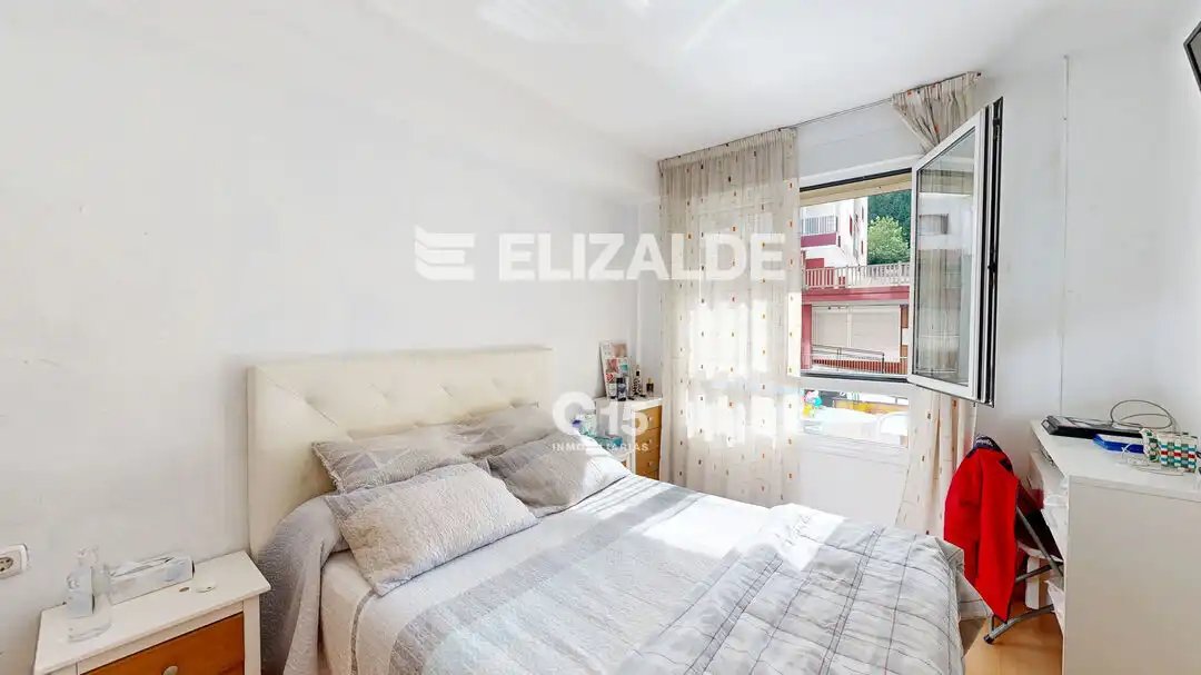 Habitación de Piso en venta en Donostia - San Sebastián  con Trastero y Balcón